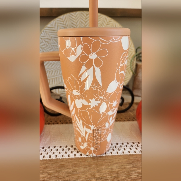 Brumate Era 30oz Sandstone Bloom w/Magnetic Straw Cover - Picture 4 of 6